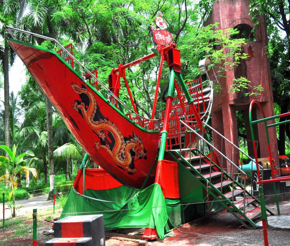 Kids Park Dancing Boats